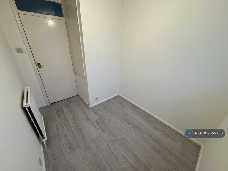3 bedroom house in Spindles, Tilbury, RM18 (3 bed) (#2659733)