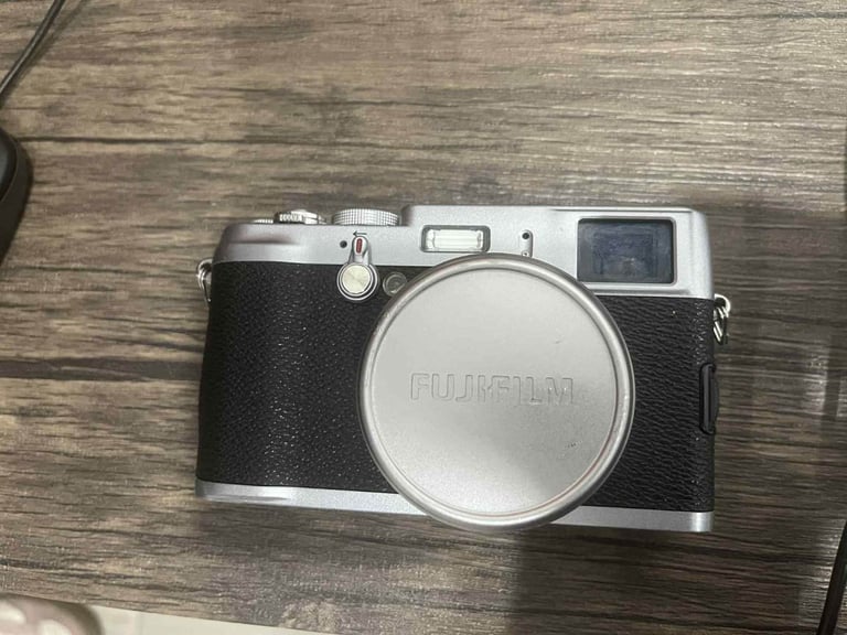 Fujifilm FinePix X100 - Excellent Condition - Hardly Used