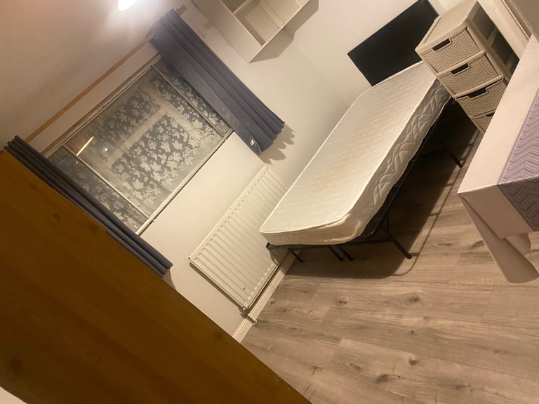 Double Room Immediately Available in Bedfont,  near Heathrow Airport 