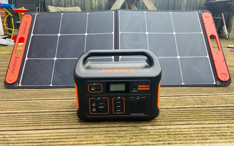 Jackory Explorer 500 with 100w Solar Panel.