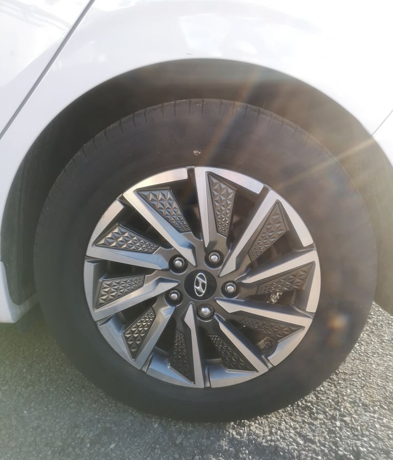BARGAIN HALF-PRICE Hyundai IONIQ EV 2020 - 33k,MOT+TAX,PCO TFL badges,repairs: bumper,light,Rad