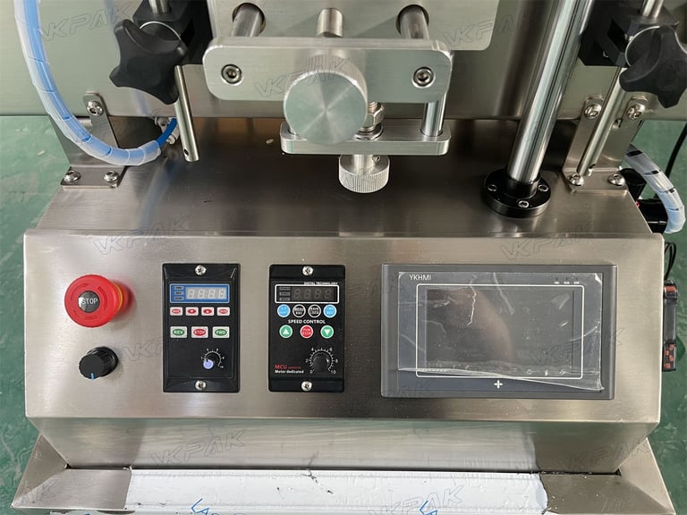 Automatic Tabletop Spray Cap Screw Capping Sealing Machine for Plastic Pet Glass Bottle