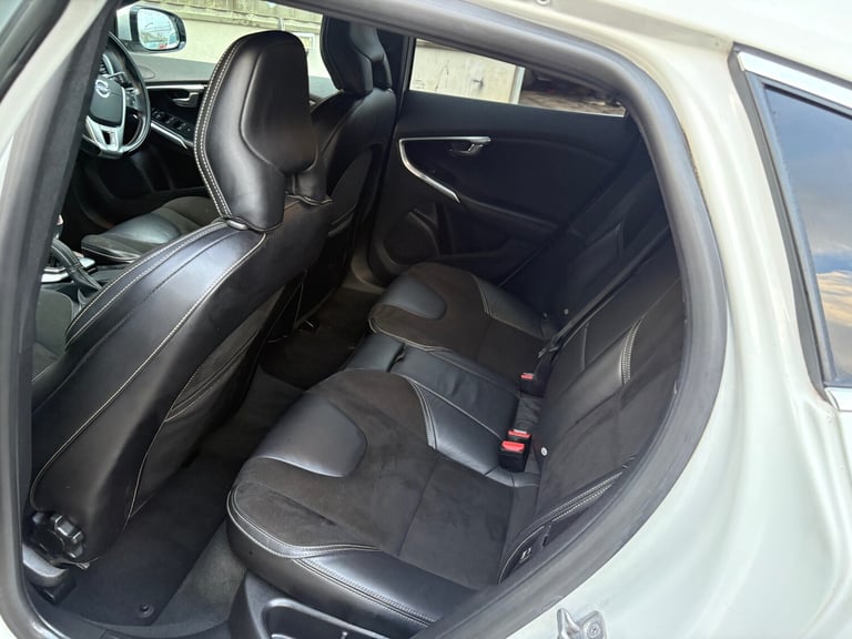 2014 Volvo V40 D2 R DESIGN 5dr HATCHBACK Diesel Manual