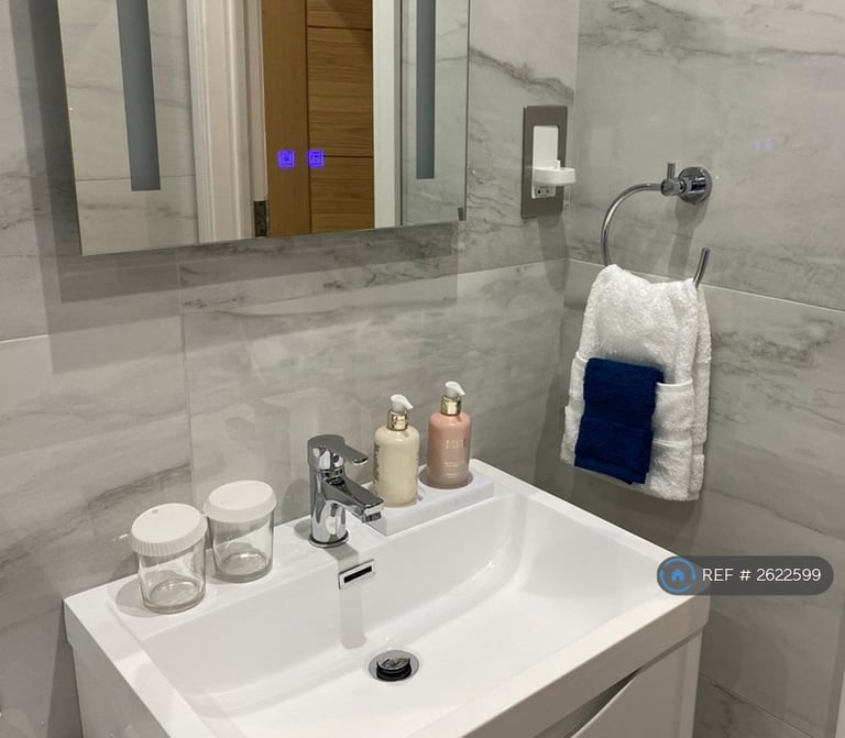 Studio flat in Surrenden Crescent, Brighton, BN1 (#2622599)