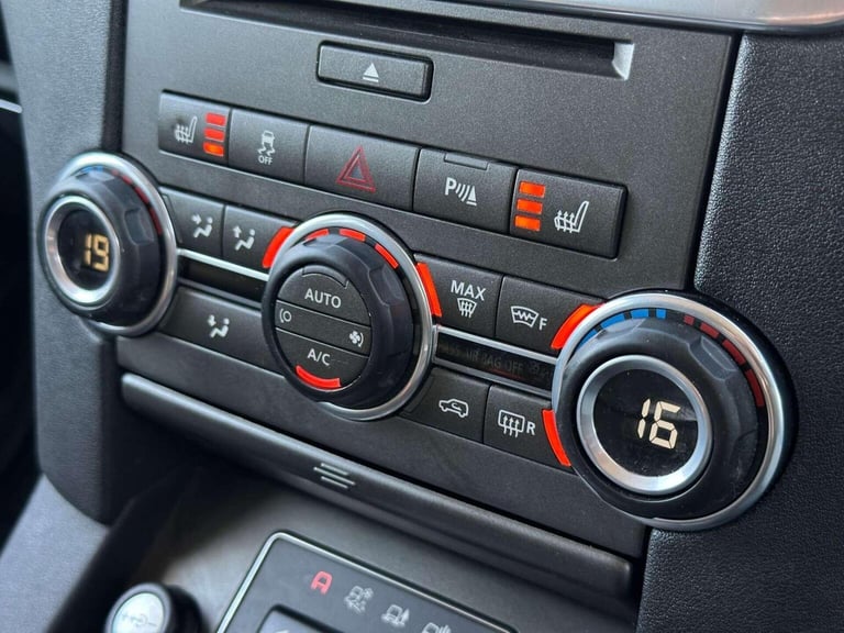 LAND ROVER DISCOVERY 4 3.0 SD V6 Auto 4X4 5dr 2013