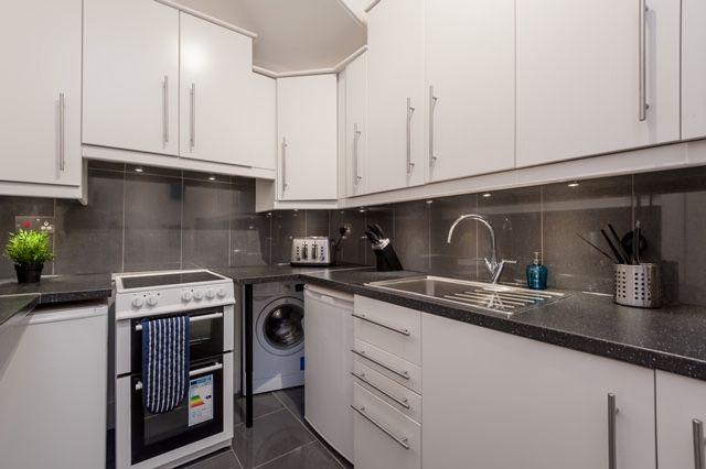 Beautiful dbl room in fully furn newly refurb flat