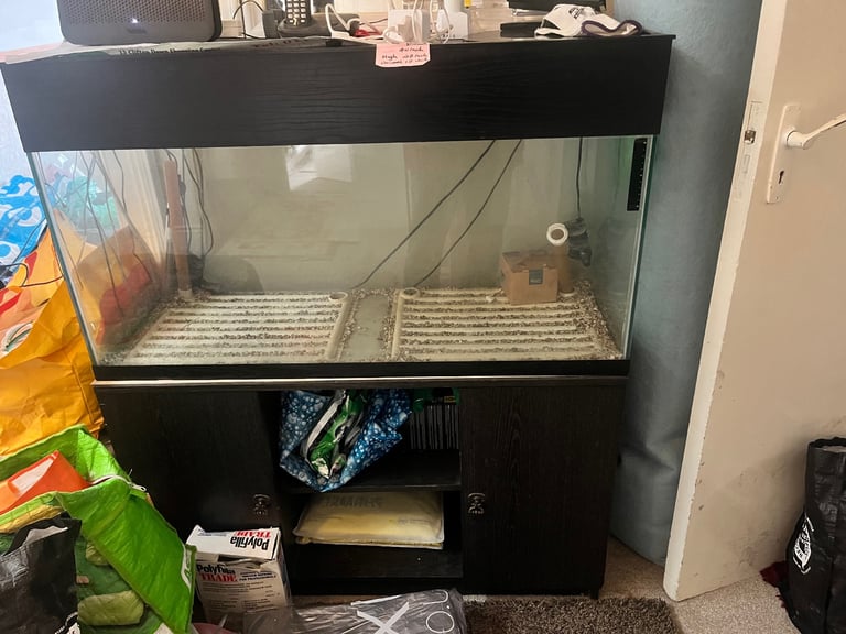 image for professional fish tank with a lots accessories 