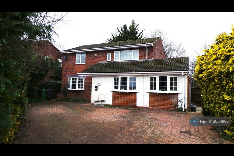 image for 4 bedroom house in Hawkesbury Drive, Calcot, Reading, RG31 (4 bed) (#2634987)