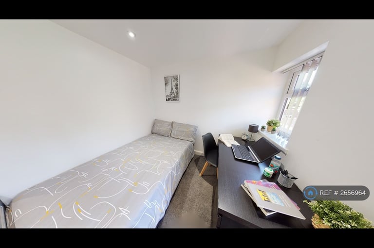8 bedroom house in Charter Avenue, Coventry, CV4 (8 bed) (#2656964)