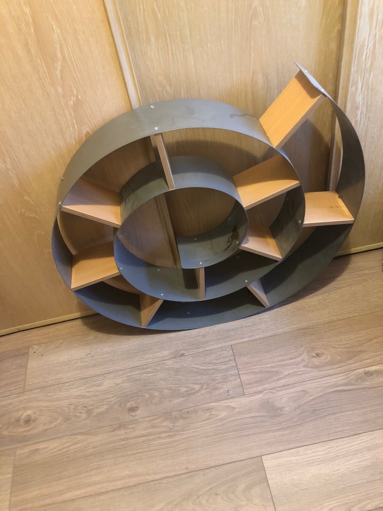 Designer style Kare snail wall shelf 