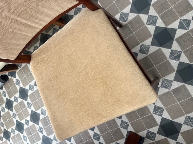 Mahogany extendable table and 6 velour upholstered chairs