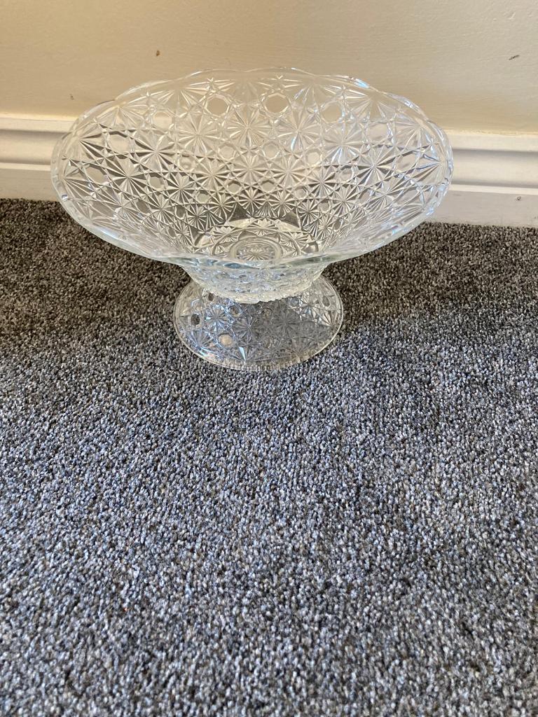 Glass trifle dish