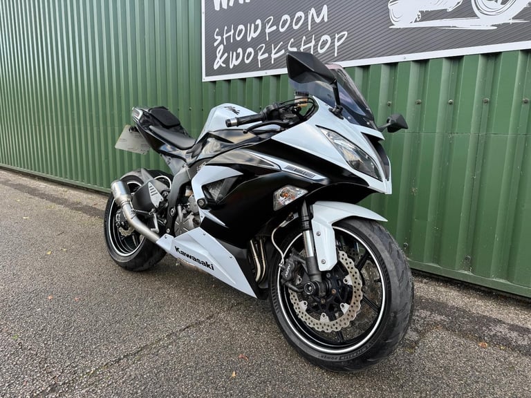 Kawasaki ZX6R 636 White and Black 23k Austin Racing Full System 2013 