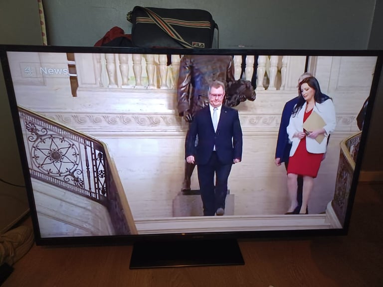 image for FREE DELIVERY excellent 42 LED full HDTV 1080p freeveiw channels inbuilt 