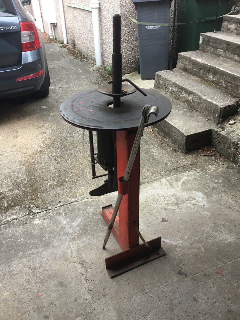 image for Pneumatic tyre changer