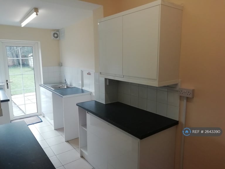 4 bedroom house in Lower City Road, Tividale, Oldbury, B69 (4 bed) (#2643390)