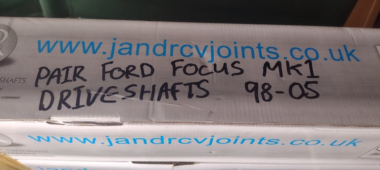 Pair of new ford focus  mk1 driveshafts 