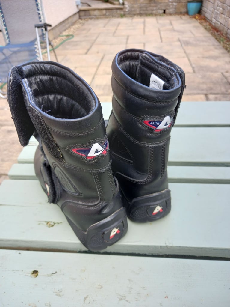 Akito ladies motorcycle boots size 3