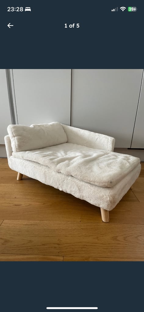 Cream fur pet chaise / sofa / bed