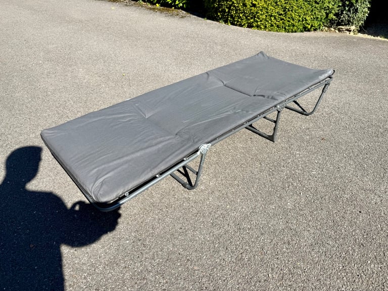Sun lounger - padded & foldable