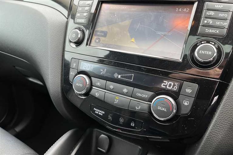 2017 Nissan Qashqai 1.6 DIG-T TEKNA [NON-PANORAMIC] 5DR Hatchback Petrol Manual
