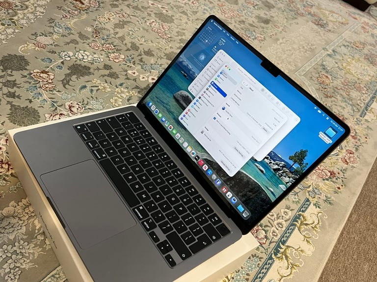 Apple MacBook Air M2 2022, 500GB SSD, Apple Warranty