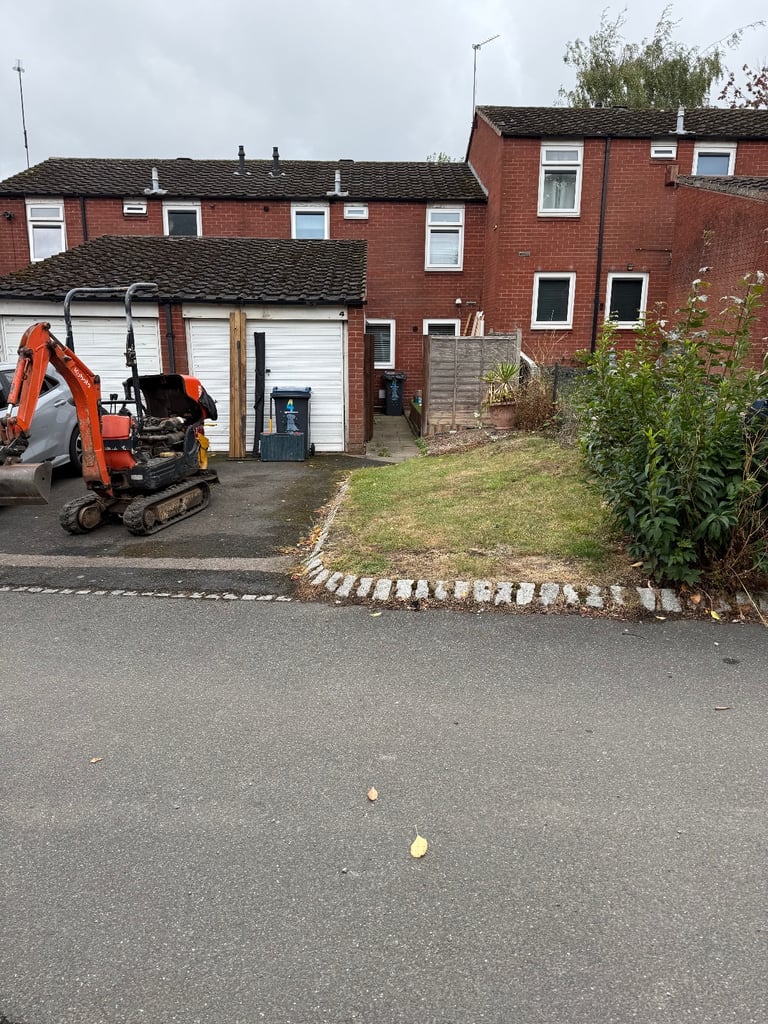 builder and mini digger hire with driver 