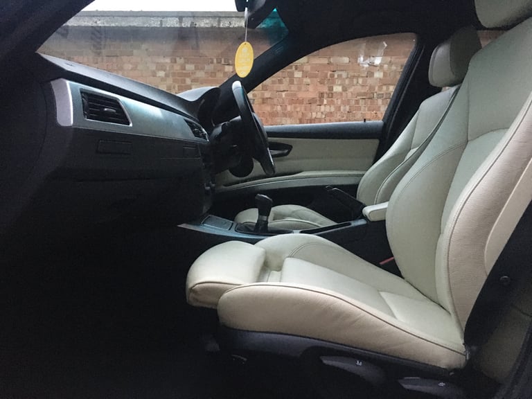 BMW 320si 2.0 Petrol Saloon *1/500 MADE FOR UK* 4 Door Manual 320 SI