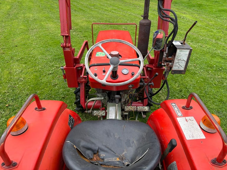 YANMAR YM1500D 4WD TRACTOR WITH FRONT LOADER/ BUCKET ** WATCH VIDEO *** 15HP ** 835 Hours