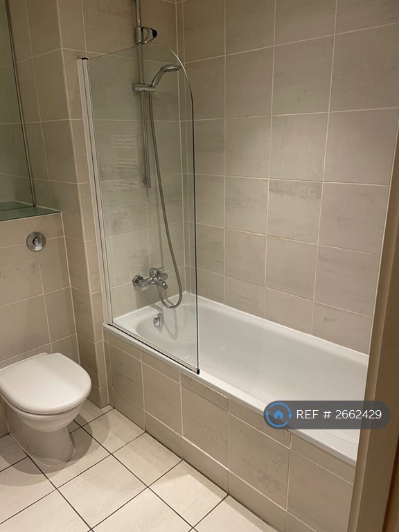 2 bedroom flat in The Quadrangle, Manchester, M1 (2 bed) (#2662429)