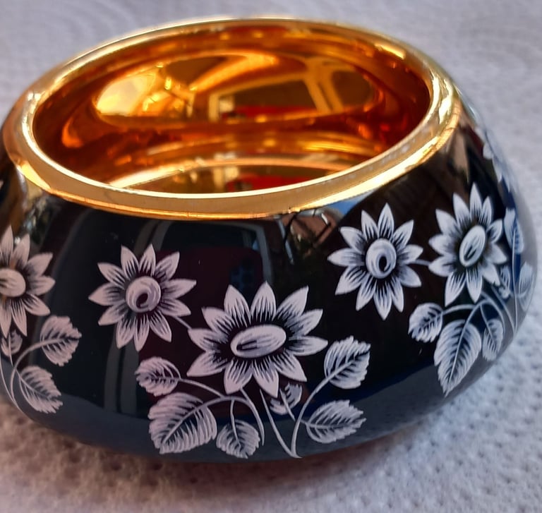 image for Prinkash Pottery Creamer & Sugar bowl, black with white flower pattern, gold inside and rims