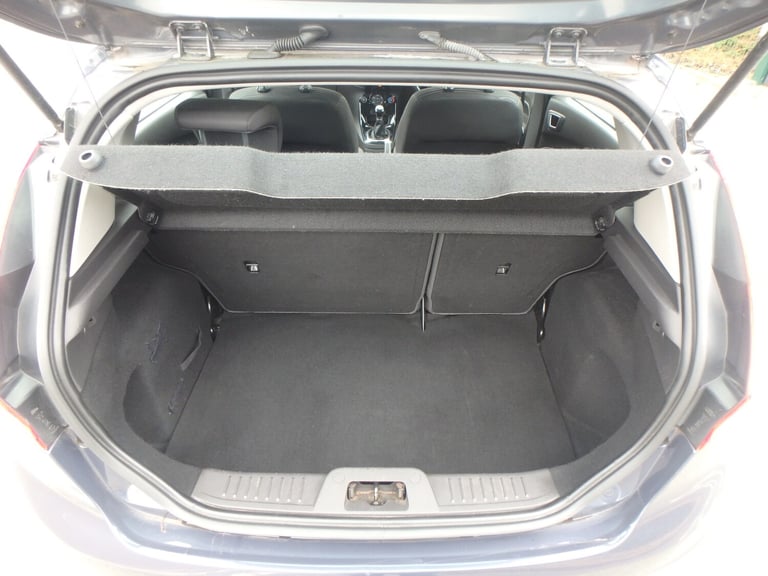 2013 Ford Fiesta 1.25 82 Zetec 5dr...All 13 Service Stamps in the Book HATCHBACK Petrol Manual