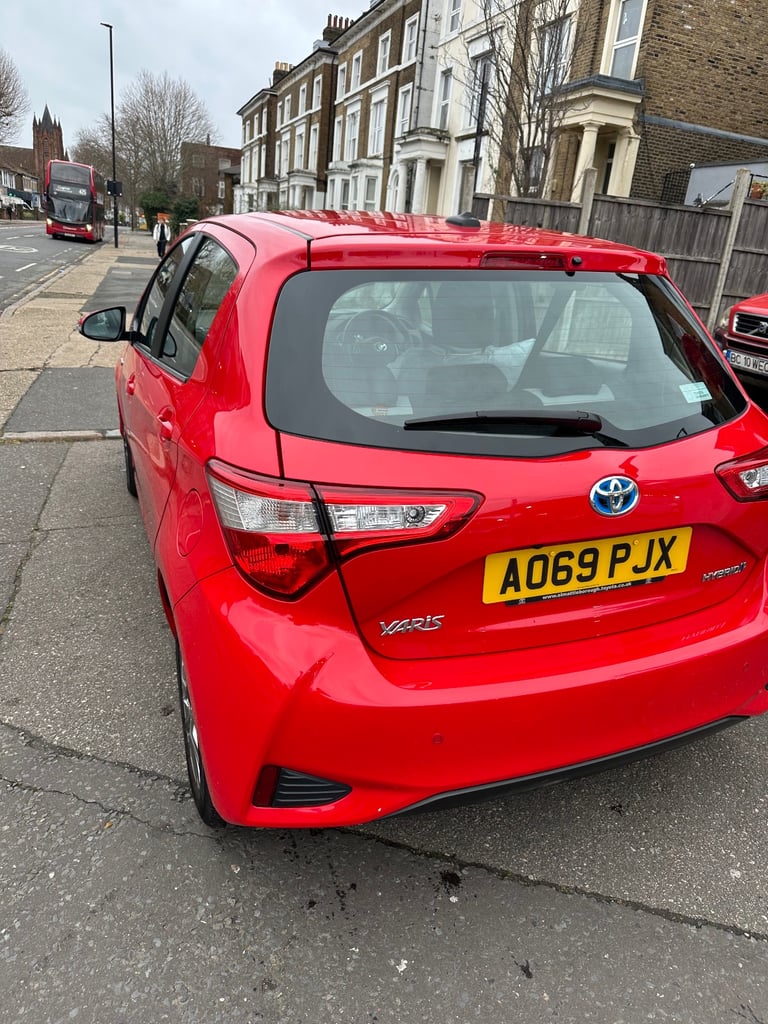 Excellent Toyota Yaris 1.5 hybrid very low mileage for sale.