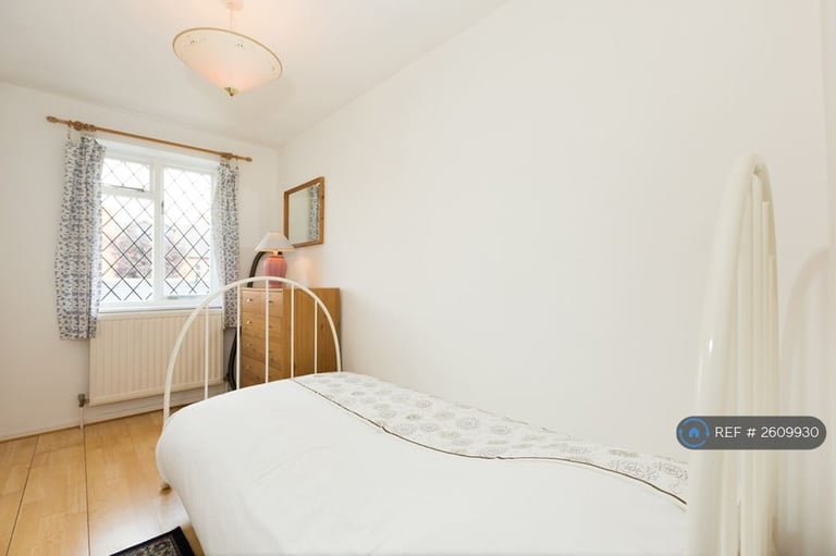 3 bedroom house in Reading Road, Henley-On-Thames, RG9 (3 bed) (#2609930)