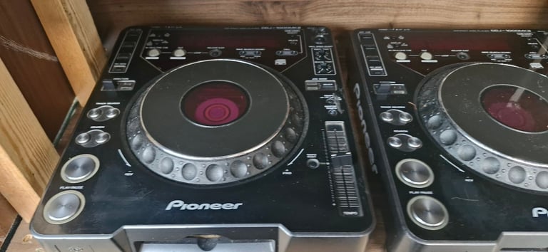 Pioneer CDJ 1000 Mk2 x2 + Behringer Djx 750 mixer