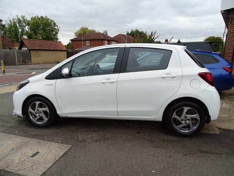 2015 Toyota Yaris 1.5 VVT-h Icon Hatchback 5dr Petrol Hybrid E-CVT Euro 6 (101 ps) HATCHBACK Petr...