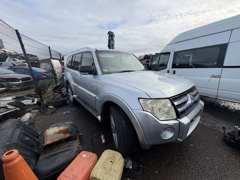 Mitsubishi shogun, 3.2 diesel, breaking for parts only, all parts available. 