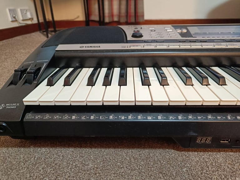 Yamaha PSR 740 arranger keyboard