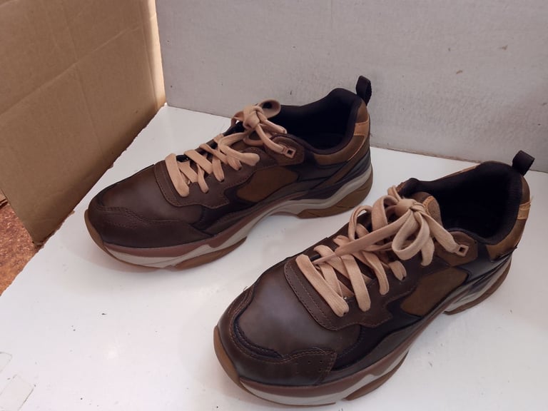MEN'S SKECHERS TRAINER SHOES, UK 8.5, EUR 42.5, CASUAL/WALKING/HIKING/CYCLING