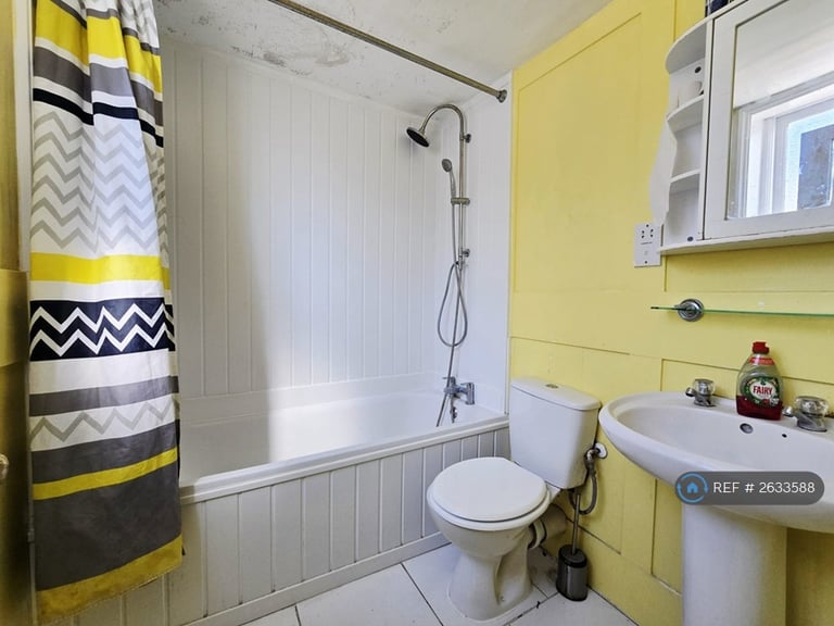 2 bedroom house in Military Road, Sandgate, Folkestone, CT20 (2 bed) (#2633588)