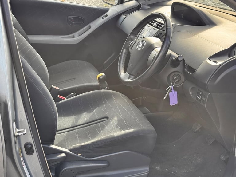  Toyota Yaris 1.3 VVT-i Zinc Hatchback 5dr Petrol Manual (141 g/km, 85 bhp) Petrol Manual