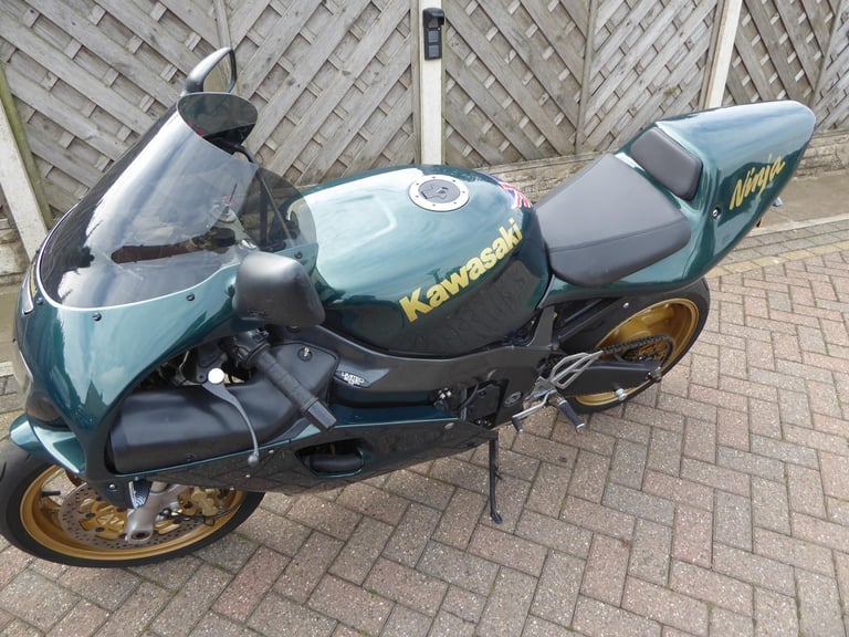 Kawasaki ZX7R S REG UNDER TRAY BRAIDED LINES CARBON CAN POWDER COATED WHEELS