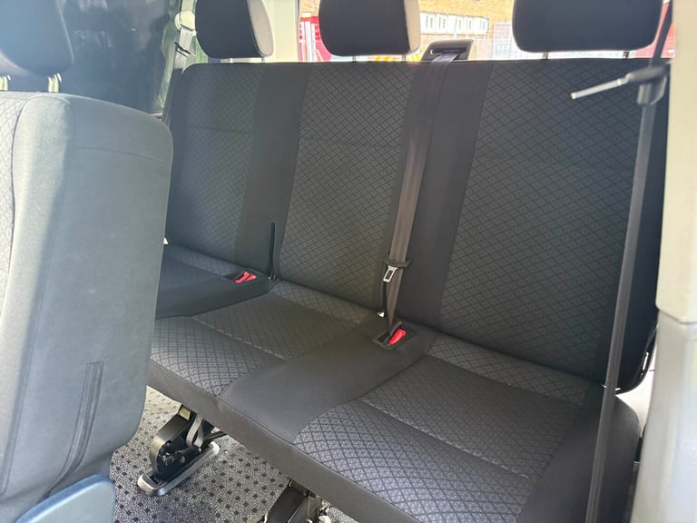 2020 VOLKSWAGEN TRANSPORTER T6.1 8 SEAT SHUTTLE SWB IN BAY LEAF GREEN - EURO