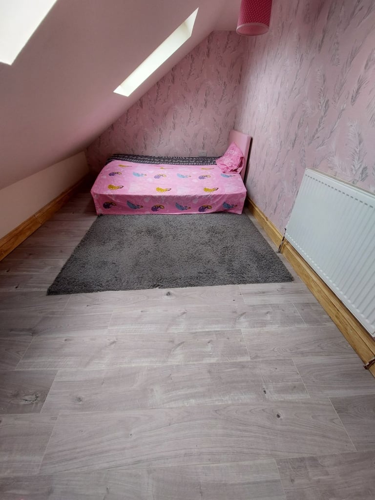 image for LARGE  ROOM TO RENT BARKING OFF ILFORD LANE