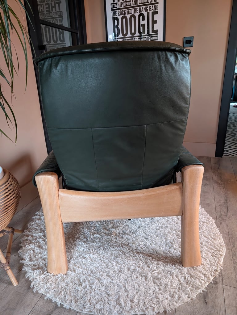 Ekrones Stressless Dark Green Recliner Chair