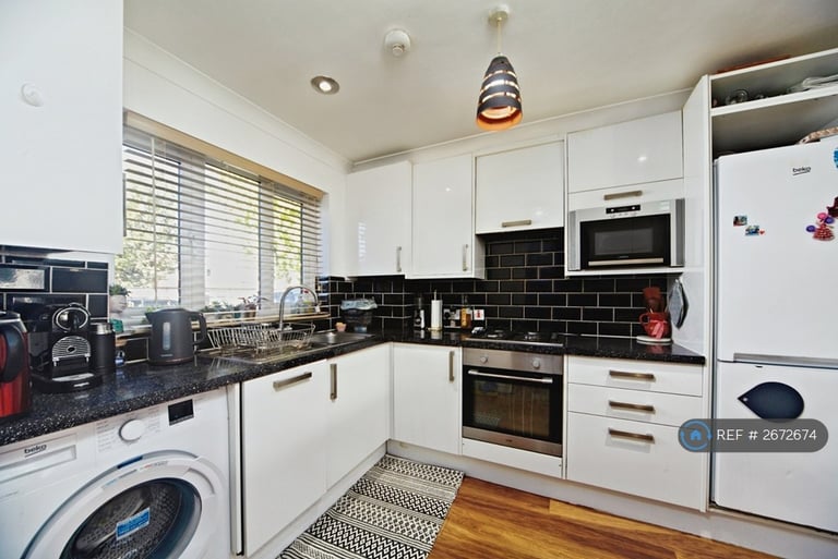 3 bedroom house in Milner Road, Morden, SM4 (3 bed) (#2672674)