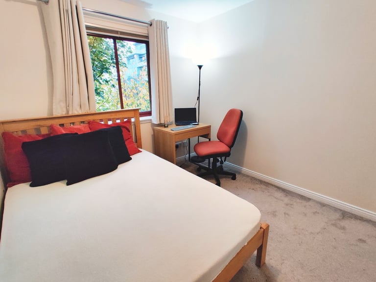 Beautiful Ensuite Room for Rent – Edinburgh City Centre ✨