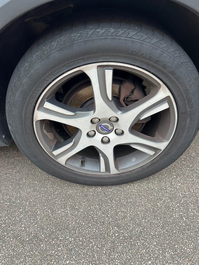 2015 Volvo, XC70 D4, 181HP SE NAV Manual