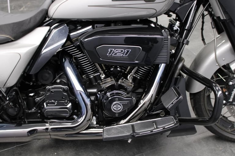 2023 Harley-Davidson FLHXSE CVO Street Glide in Dark Platinum