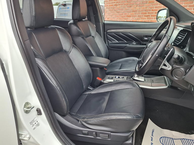 2021 21 Mitsubishi Outlander 2.4 PHEV Dynamic CVT Auto 4WD 13.8kWh. 1 Owner.